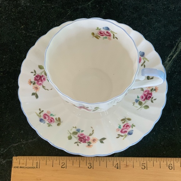 Vintage Royal Tuscan Tea Cup & Saucer. Fine English Bone China - Picture 3 of 7